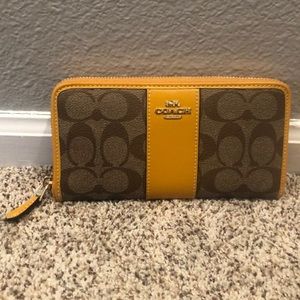 Coach outlet wallet